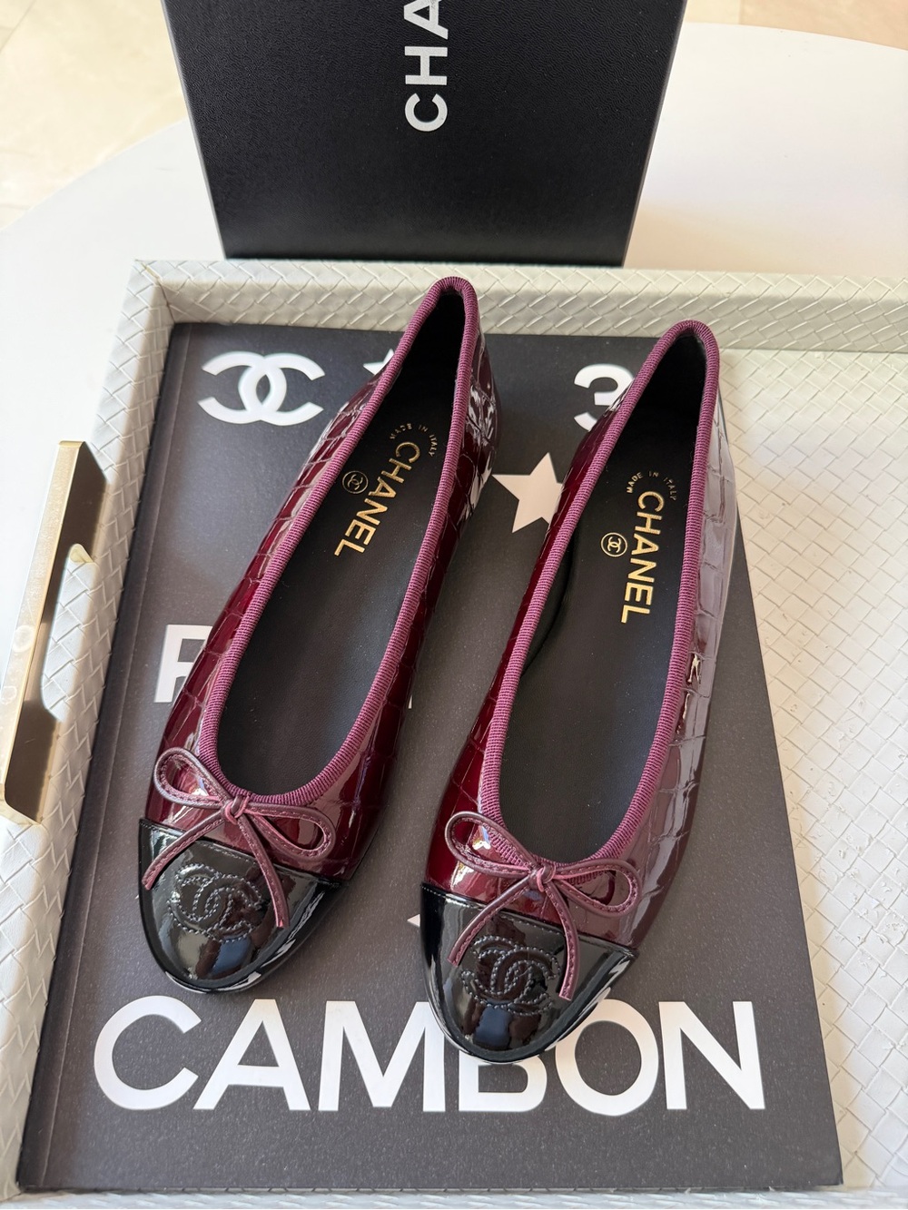 Chanel 26A Burgundy Croc Embossed Patent Metiers Black Cap Toe Ballet Flats 41 - Picture 10 of 17